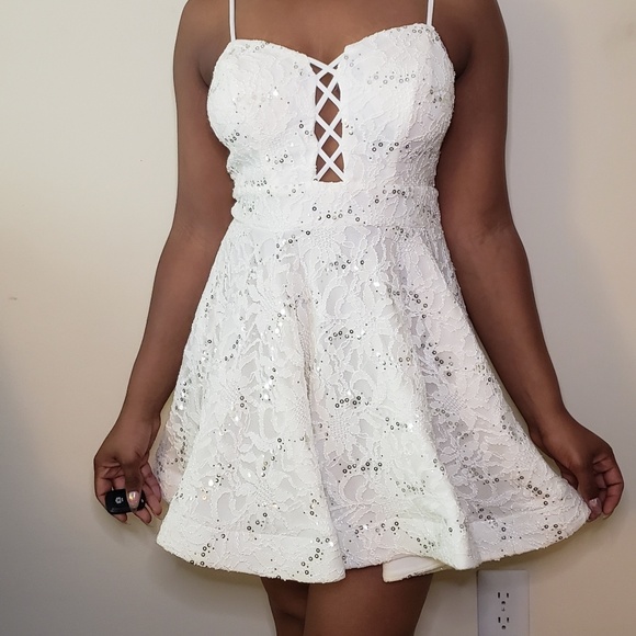 White Dress - Picture 1 of 2